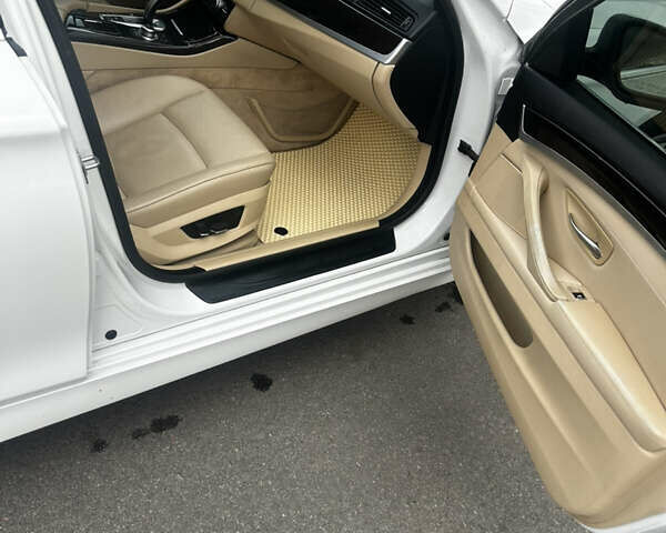Белый БМВ 5 Серия, объемом двигателя 2 л и пробегом 234 тыс. км за 15000 $, фото 9 на Automoto.ua