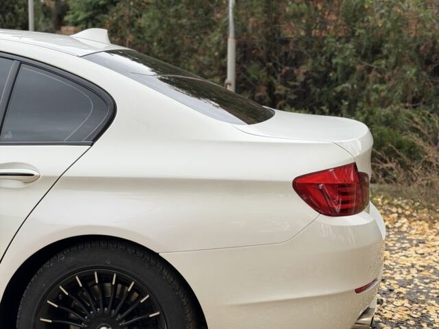 Білий БМВ 5 Серія, об'ємом двигуна 2 л та пробігом 240 тис. км за 13900 $, фото 13 на Automoto.ua