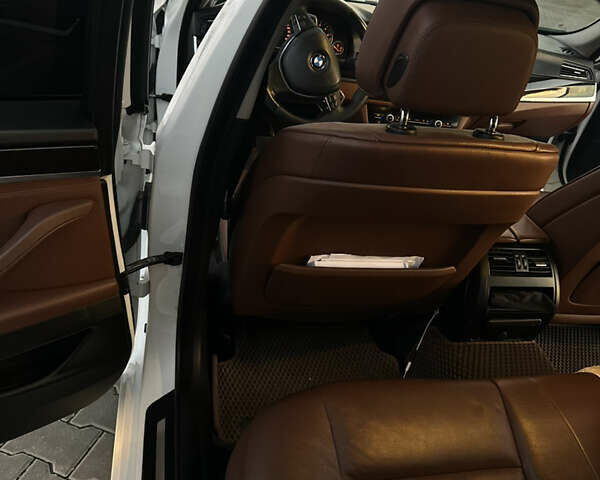 Белый БМВ 5 Серия, объемом двигателя 2 л и пробегом 235 тыс. км за 13700 $, фото 13 на Automoto.ua