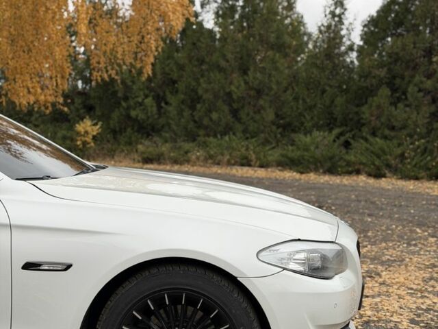 Білий БМВ 5 Серія, об'ємом двигуна 2 л та пробігом 240 тис. км за 13900 $, фото 10 на Automoto.ua