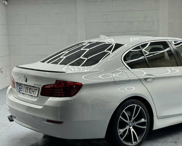 Білий БМВ 5 Серія, об'ємом двигуна 2 л та пробігом 220 тис. км за 14500 $, фото 15 на Automoto.ua