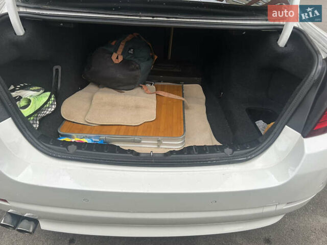 Белый БМВ 5 Серия, объемом двигателя 2 л и пробегом 234 тыс. км за 15000 $, фото 12 на Automoto.ua