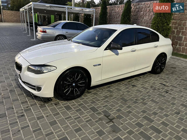 Белый БМВ 5 Серия, объемом двигателя 2 л и пробегом 270 тыс. км за 11500 $, фото 2 на Automoto.ua