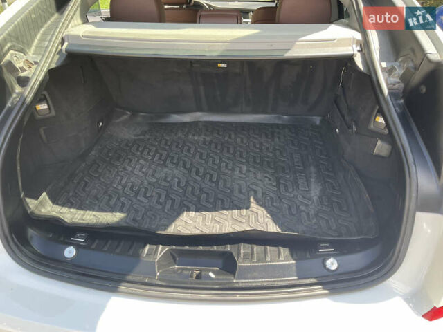 Белый БМВ 5 Серия, объемом двигателя 2 л и пробегом 251 тыс. км за 19800 $, фото 11 на Automoto.ua