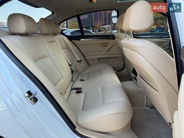 Білий БМВ 5 Серія, об'ємом двигуна 2 л та пробігом 216 тис. км за 13990 $, фото 9 на Automoto.ua