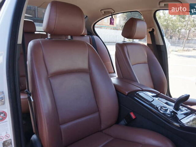 Белый БМВ 5 Серия, объемом двигателя 2 л и пробегом 270 тыс. км за 17700 $, фото 12 на Automoto.ua