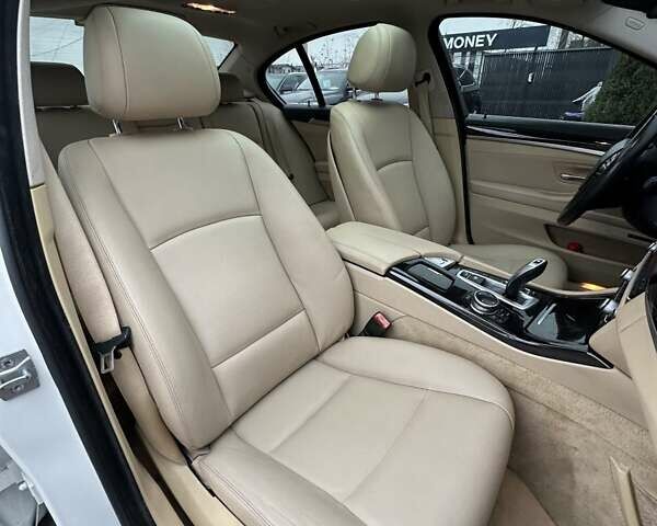 Білий БМВ 5 Серія, об'ємом двигуна 2 л та пробігом 259 тис. км за 13000 $, фото 24 на Automoto.ua