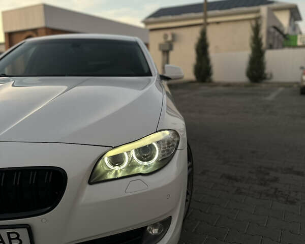 Белый БМВ 5 Серия, объемом двигателя 2 л и пробегом 235 тыс. км за 13700 $, фото 2 на Automoto.ua