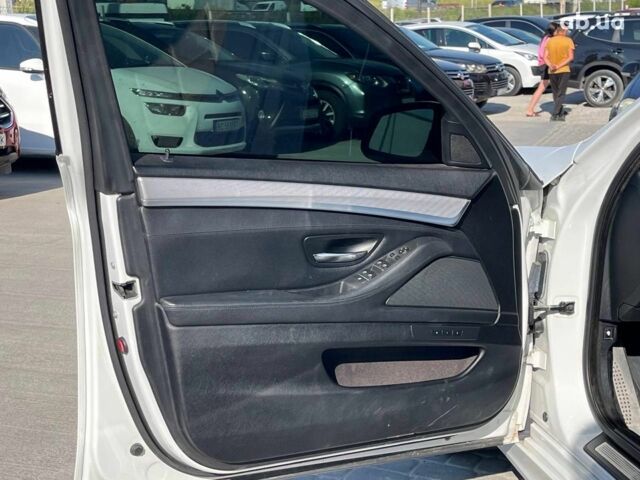 Білий БМВ 5 Серія, об'ємом двигуна 2 л та пробігом 215 тис. км за 12990 $, фото 21 на Automoto.ua