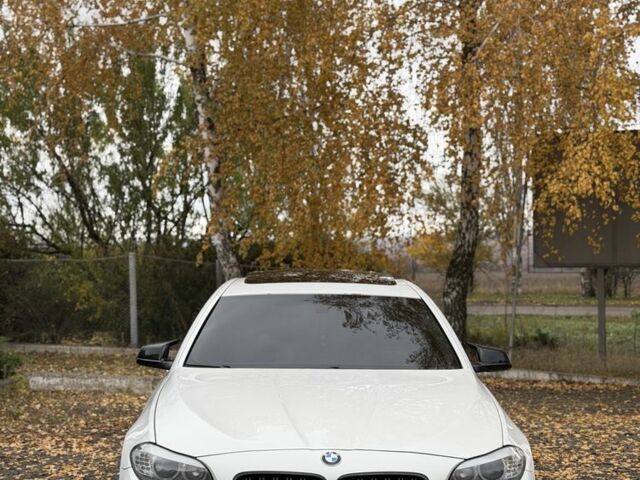 Білий БМВ 5 Серія, об'ємом двигуна 2 л та пробігом 240 тис. км за 13900 $, фото 2 на Automoto.ua