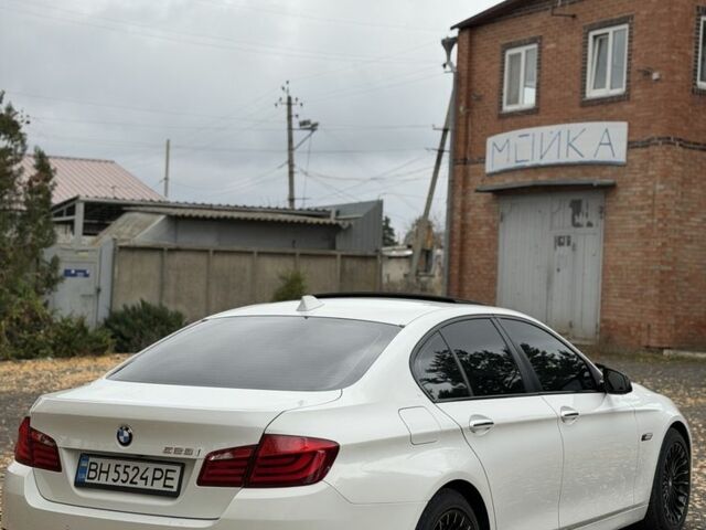 Білий БМВ 5 Серія, об'ємом двигуна 2 л та пробігом 240 тис. км за 13900 $, фото 9 на Automoto.ua