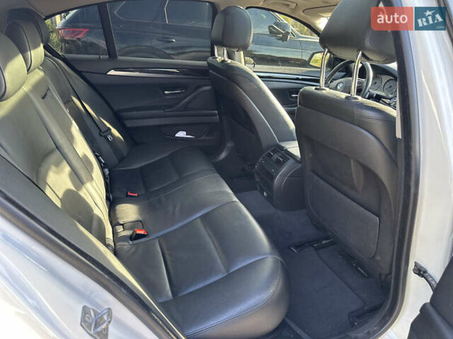 Белый БМВ 5 Серия, объемом двигателя 2.98 л и пробегом 157 тыс. км за 12500 $, фото 13 на Automoto.ua