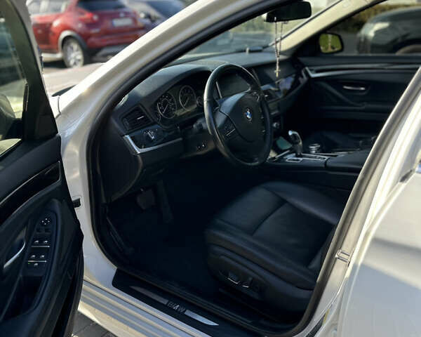 Белый БМВ 5 Серия, объемом двигателя 2.98 л и пробегом 157 тыс. км за 12500 $, фото 15 на Automoto.ua