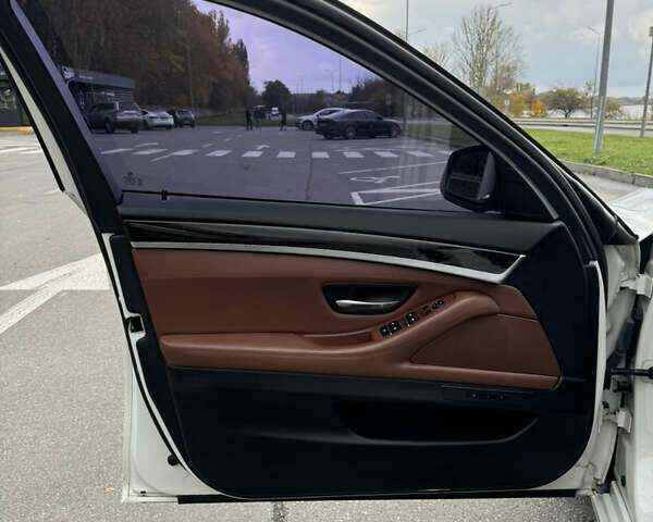 Белый БМВ 5 Серия, объемом двигателя 2 л и пробегом 157 тыс. км за 16700 $, фото 13 на Automoto.ua