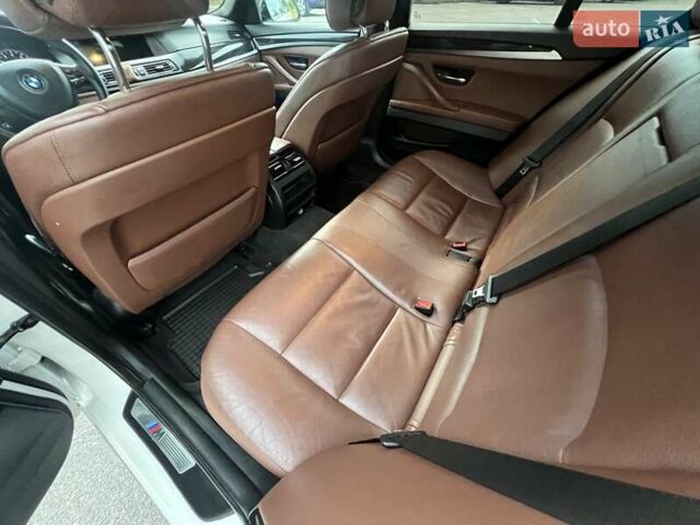 Білий БМВ 5 Серія, об'ємом двигуна 2.98 л та пробігом 234 тис. км за 17000 $, фото 16 на Automoto.ua