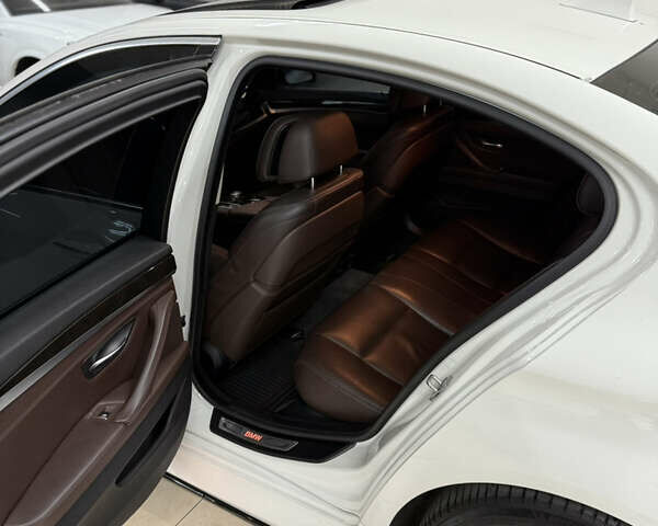 Білий БМВ 5 Серія, об'ємом двигуна 2.99 л та пробігом 330 тис. км за 19700 $, фото 18 на Automoto.ua