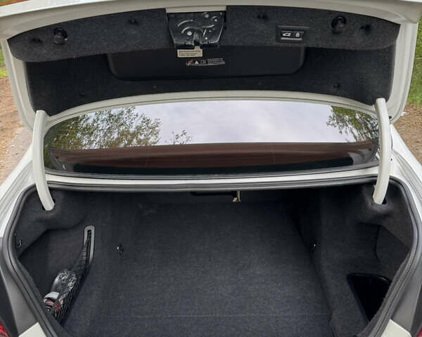 Белый БМВ 5 Серия, объемом двигателя 2 л и пробегом 196 тыс. км за 14300 $, фото 9 на Automoto.ua