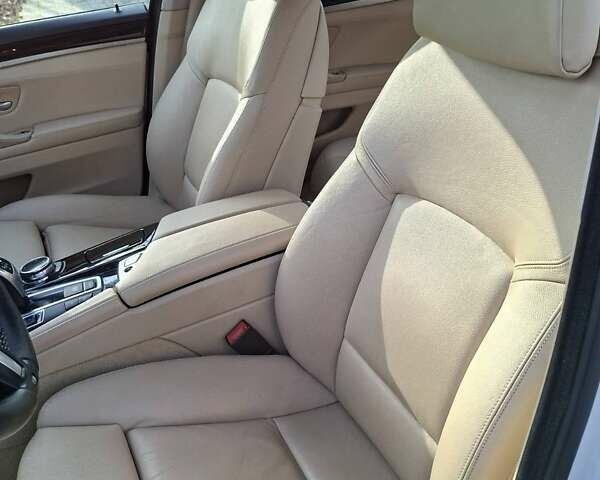 Белый БМВ 5 Серия, объемом двигателя 2.99 л и пробегом 150 тыс. км за 21000 $, фото 13 на Automoto.ua