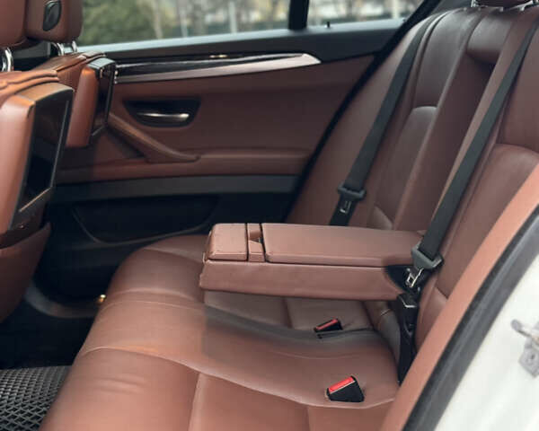 Белый БМВ 5 Серия, объемом двигателя 2.98 л и пробегом 262 тыс. км за 15500 $, фото 25 на Automoto.ua