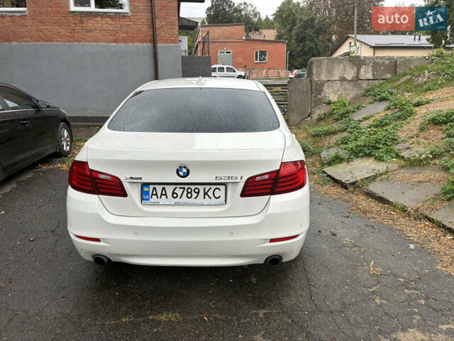 Белый БМВ 5 Серия, объемом двигателя 2.98 л и пробегом 217 тыс. км за 17000 $, фото 1 на Automoto.ua