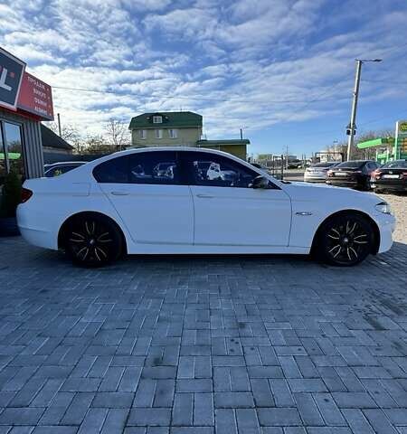 Білий БМВ 5 Серія, об'ємом двигуна 2 л та пробігом 271 тис. км за 13700 $, фото 5 на Automoto.ua