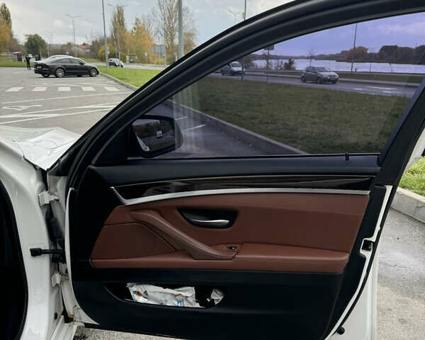 Белый БМВ 5 Серия, объемом двигателя 2 л и пробегом 157 тыс. км за 16700 $, фото 17 на Automoto.ua