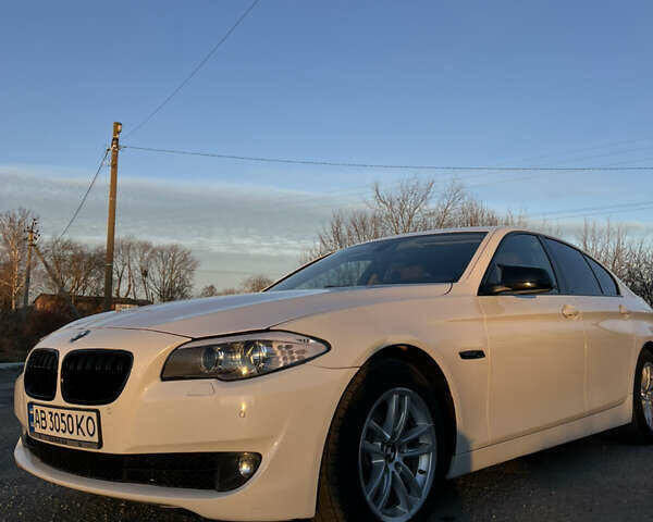 Белый БМВ 5 Серия, объемом двигателя 2 л и пробегом 163 тыс. км за 16850 $, фото 1 на Automoto.ua