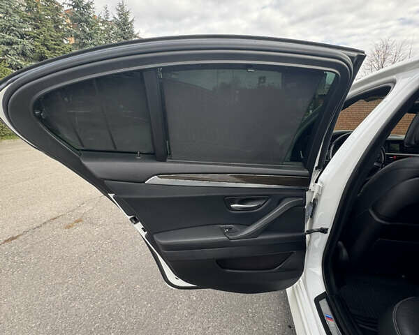 Білий БМВ 5 Серія, об'ємом двигуна 2 л та пробігом 131 тис. км за 14700 $, фото 21 на Automoto.ua