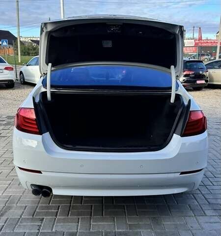 Білий БМВ 5 Серія, об'ємом двигуна 2 л та пробігом 271 тис. км за 13700 $, фото 7 на Automoto.ua