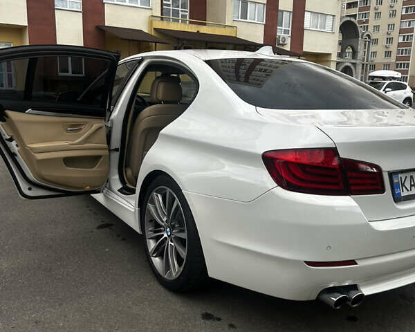 Белый БМВ 5 Серия, объемом двигателя 2 л и пробегом 234 тыс. км за 15000 $, фото 5 на Automoto.ua