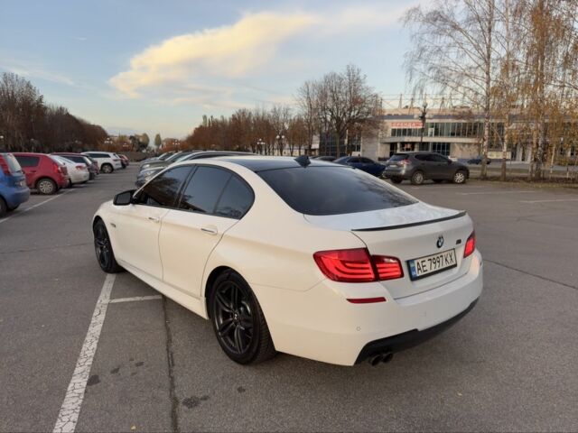 БМВ 5 Серия 2013 в Кривом Роге на Automoto.ua Белый БМВ 5 Серия, объемом двигателя 2 л и пробегом 260 тыс. км за 13500 $, фото 3 на Automoto.ua