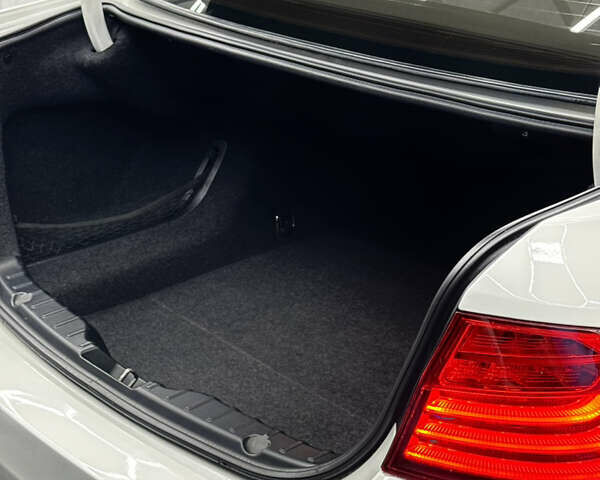 Білий БМВ 5 Серія, об'ємом двигуна 2 л та пробігом 220 тис. км за 14500 $, фото 17 на Automoto.ua