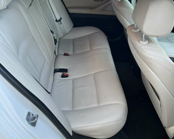 Белый БМВ 5 Серия, объемом двигателя 2.99 л и пробегом 235 тыс. км за 20500 $, фото 11 на Automoto.ua