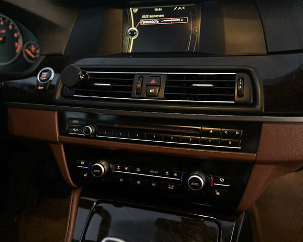 Белый БМВ 5 Серия, объемом двигателя 2 л и пробегом 235 тыс. км за 13700 $, фото 6 на Automoto.ua