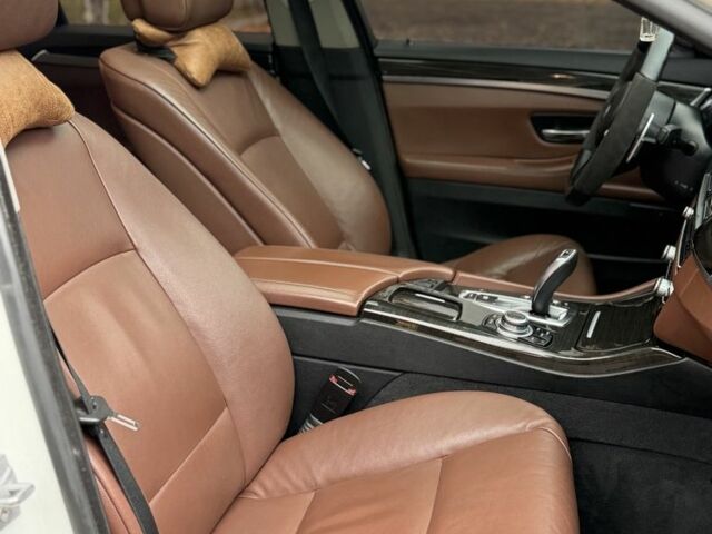 Білий БМВ 5 Серія, об'ємом двигуна 2 л та пробігом 240 тис. км за 13900 $, фото 17 на Automoto.ua