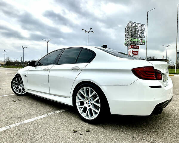 Белый БМВ 5 Серия, объемом двигателя 2 л и пробегом 124 тыс. км за 17500 $, фото 2 на Automoto.ua