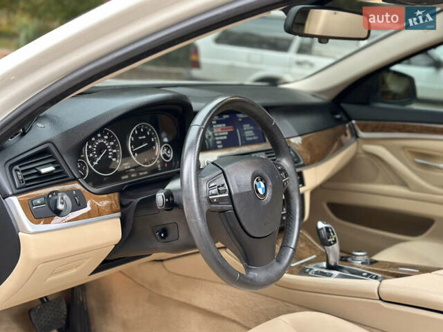 Белый БМВ 5 Серия, объемом двигателя 2 л и пробегом 125 тыс. км за 13499 $, фото 35 на Automoto.ua