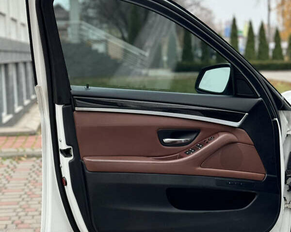 Белый БМВ 5 Серия, объемом двигателя 2.98 л и пробегом 262 тыс. км за 15500 $, фото 34 на Automoto.ua