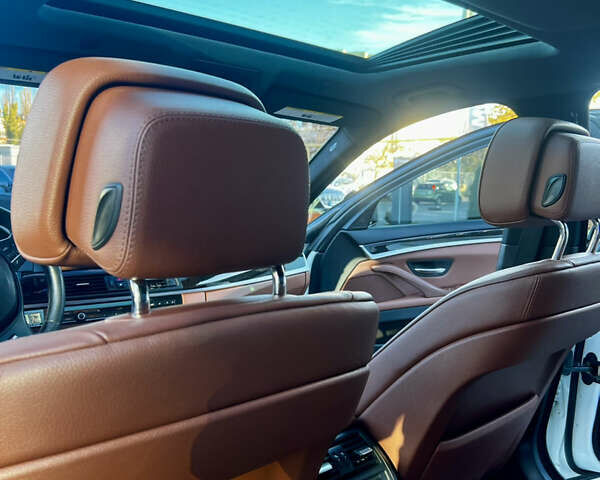 Білий БМВ 5 Серія, об'ємом двигуна 2 л та пробігом 170 тис. км за 16000 $, фото 16 на Automoto.ua