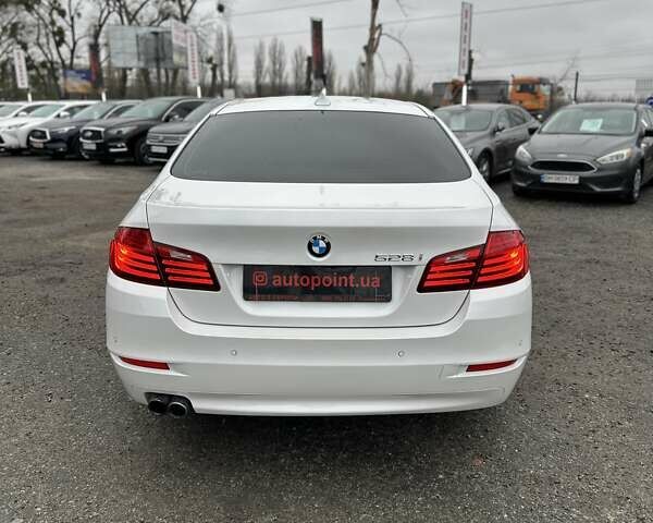 Белый БМВ 5 Серия, объемом двигателя 2 л и пробегом 259 тыс. км за 13000 $, фото 12 на Automoto.ua