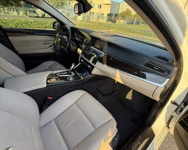 Білий БМВ 5 Серія, об'ємом двигуна 2 л та пробігом 147 тис. км за 14600 $, фото 4 на Automoto.ua