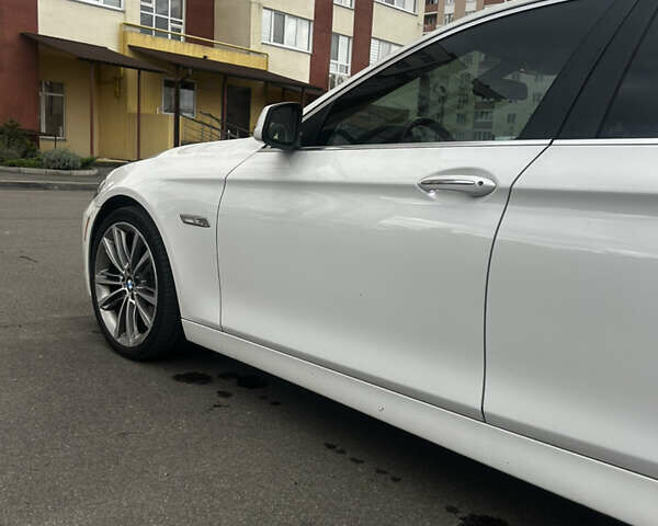 Белый БМВ 5 Серия, объемом двигателя 2 л и пробегом 234 тыс. км за 15000 $, фото 4 на Automoto.ua