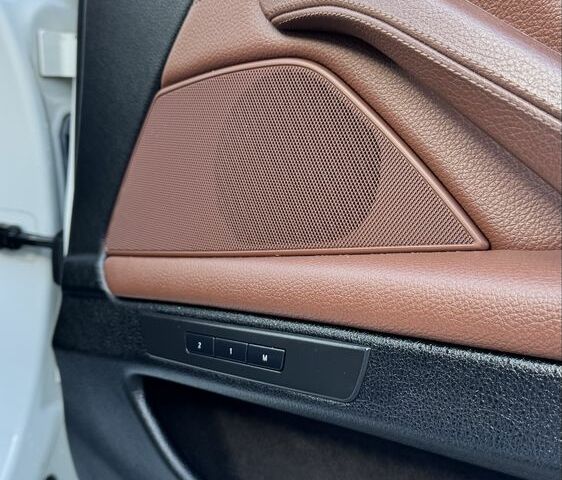 Белый БМВ 5 Серия, объемом двигателя 2 л и пробегом 271 тыс. км за 13700 $, фото 21 на Automoto.ua