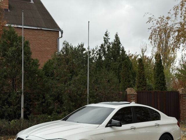 Білий БМВ 5 Серія, об'ємом двигуна 2 л та пробігом 240 тис. км за 13900 $, фото 4 на Automoto.ua