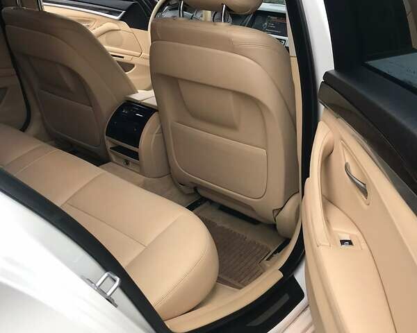 Білий БМВ 5 Серія, об'ємом двигуна 2 л та пробігом 215 тис. км за 13500 $, фото 19 на Automoto.ua