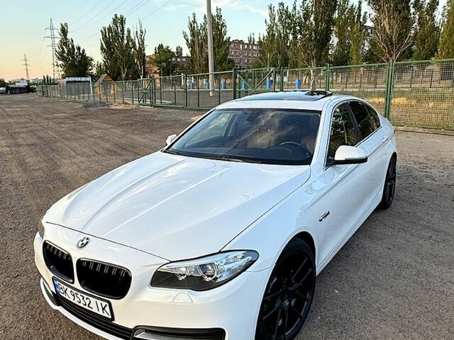 Белый БМВ 5 Серия, объемом двигателя 2 л и пробегом 220 тыс. км за 15000 $, фото 2 на Automoto.ua
