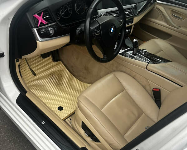 Белый БМВ 5 Серия, объемом двигателя 2 л и пробегом 234 тыс. км за 15000 $, фото 7 на Automoto.ua