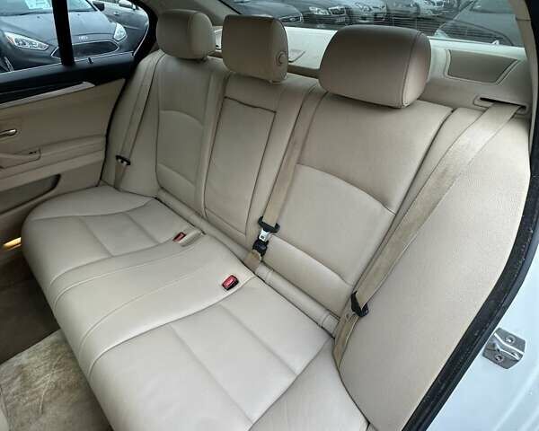 Білий БМВ 5 Серія, об'ємом двигуна 2 л та пробігом 259 тис. км за 13000 $, фото 16 на Automoto.ua