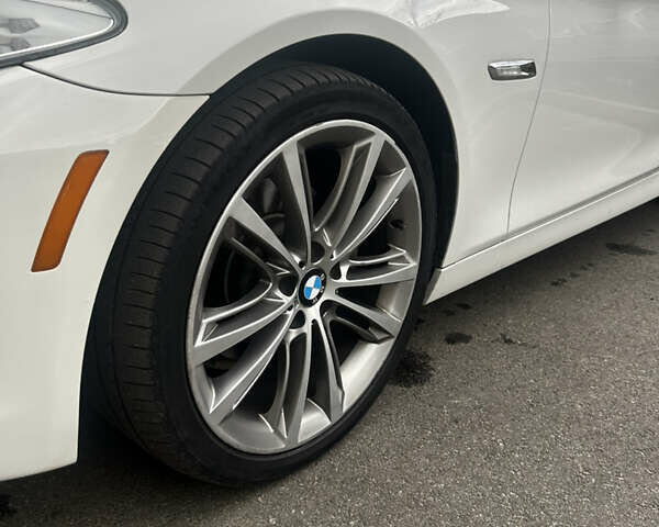 Белый БМВ 5 Серия, объемом двигателя 2 л и пробегом 234 тыс. км за 15000 $, фото 3 на Automoto.ua