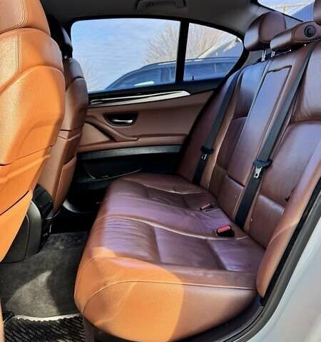 Білий БМВ 5 Серія, об'ємом двигуна 2 л та пробігом 271 тис. км за 13700 $, фото 10 на Automoto.ua